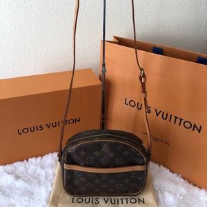 ❌❌SOLD❌❌🌸Louis Vuitton VTG Senlis Crossbody Bag🌸